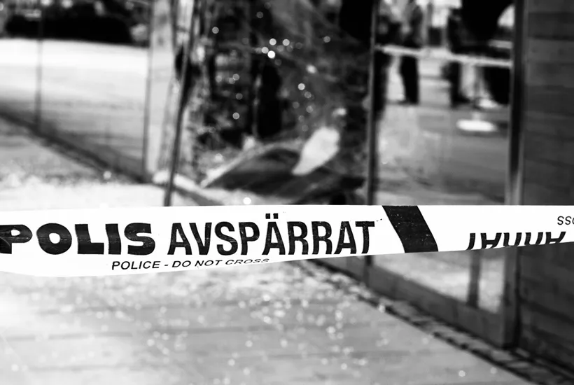 Polisens avspärrningsband vid brottsplats – relevant vid brottmål som stöld, rån eller skadegörelse